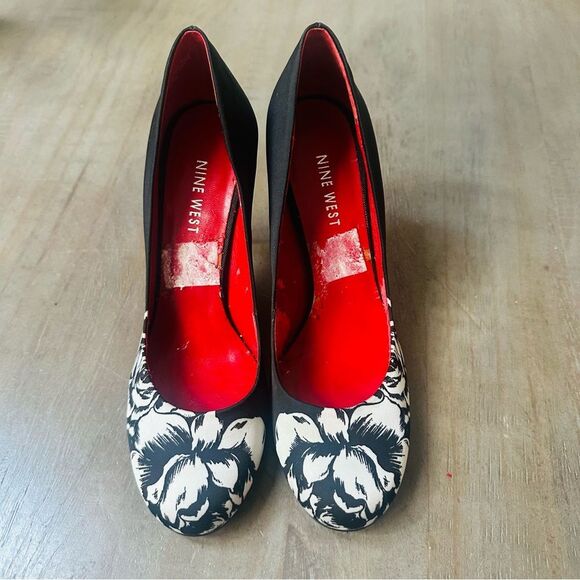 Nine West Ambitious, Black and White Floral Heels. - Picture 3 of 6
